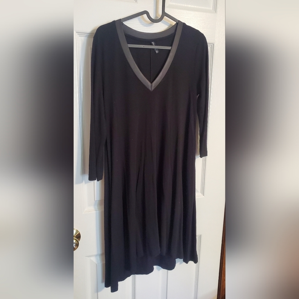 Stradivarius Black V-neck Dress Size Small